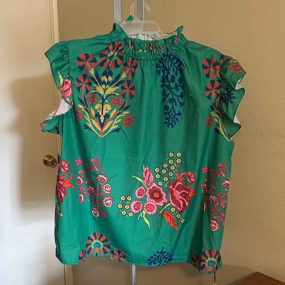 Green Floral Short-Sleeve Blouse with Ruffled Neckline